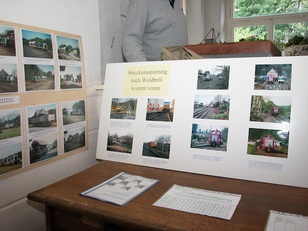Ausstellung zur Geschichte des Waldbröler Staatsbahnhofs im Empfangsgebäude. Foto: Christof Weschenbach.