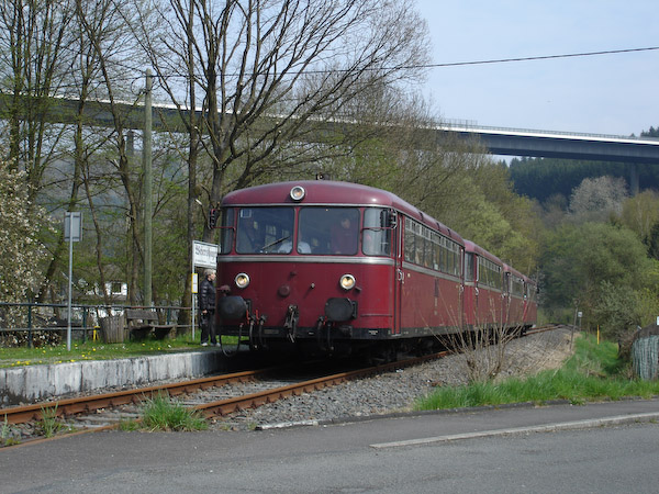  Am Weiershagener Bahnsteig. Foto: Ulrich Clees