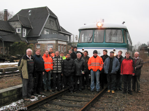 Nicht nur die Strecke muss für die Wiederinbetriebnahme vorbereitet werden, sondern auch das Personal muss eingewiesen werden: Einweisungsfahrt für das Betriebspersonal von Wiehltalbahn und Eisenbahnmuseum Dieringhausen.