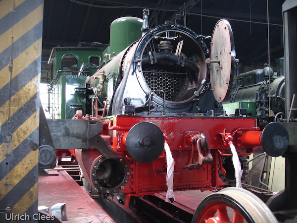 Das sieht doch schon anders aus! Im April 2008 ist die Lok schon weit gediehen.