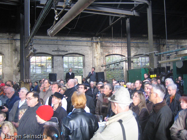 War der Tag der Abnahmefahrt geheim gehalten worden, wurde die Maschine am 2. November 2008 in einem Festakt öffentlich präsentiert.