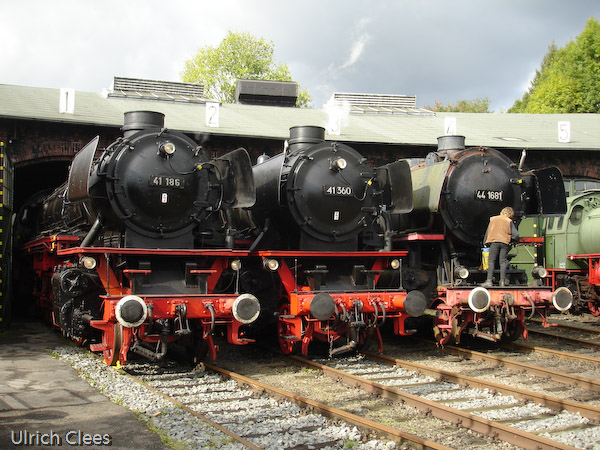 Da sind die beisammen: Die Oberhausener 41 360 und die nicht betriebsfähige 41 186 des Eisenbahnmuseums.