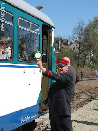 ... kann er dem nächsten Zug den Abfahrauftrag geben.