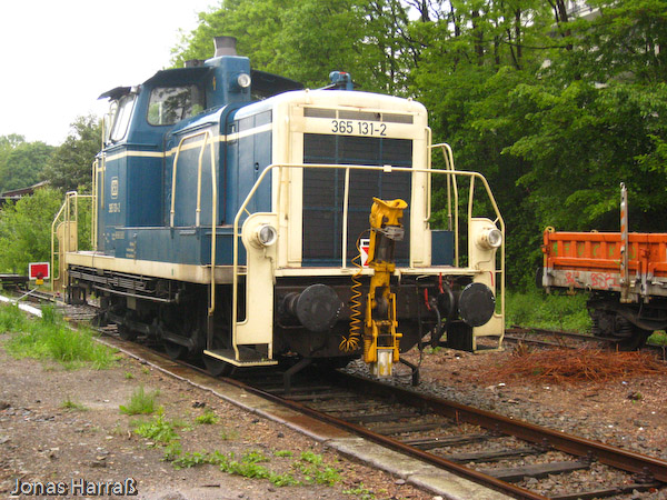 Modernes Rangieren ermöglicht diese Lok dank Funkfernsteuerung und automatischer Rangierkupplung.