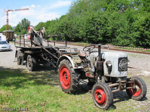 ... der andiesem Tag von einem Eicher-Trecker angetrieben wird (der Eicher stammt von einem privaten Sammler).