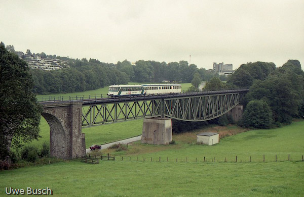 Zum Abschluss der Dokumentation dieser Fahrt ein Foto vom bekanntesten Bauerwerk der Strecke nach Krummenerl: Der Fischbauchträgerbrücke bei Meinerzhagen.