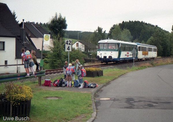 "Wir wollen auch mit dem Zug in die Schule fahren!"